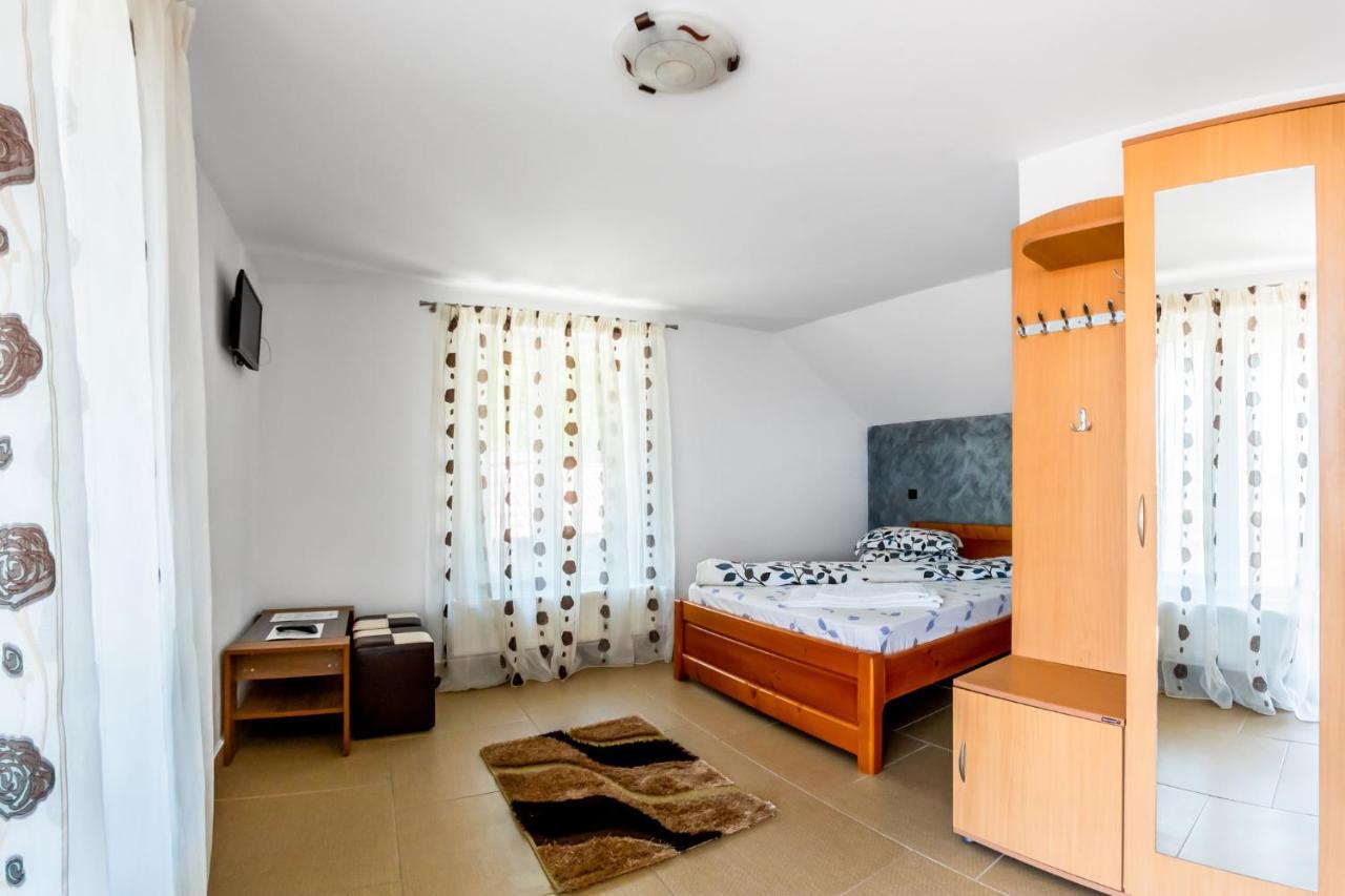 Готель Casa Alex Новачі-Страіні Екстер'єр фото