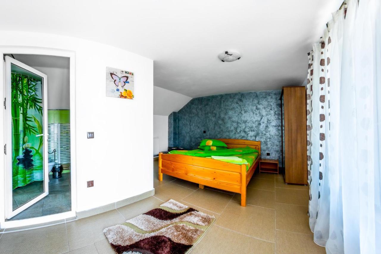 Готель Casa Alex Новачі-Страіні Екстер'єр фото